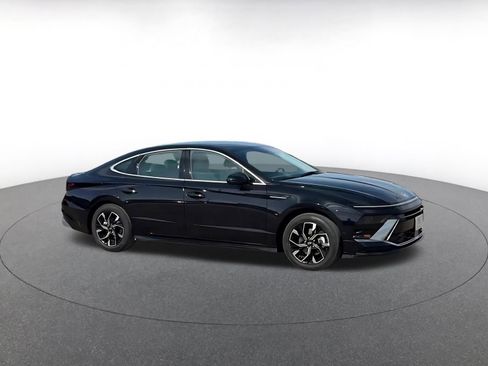 Used 2025 Hyundai Sonata SEL image 2