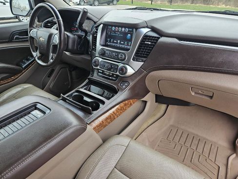 Used 2018 Chevrolet Suburban Premier AWD/4WD image 12