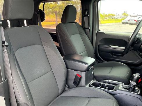 Used 2022 Jeep Wrangler Sport image 8