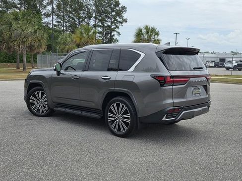 Used 2024 Lexus LX 600 4WD w/ Luxury Package image 4