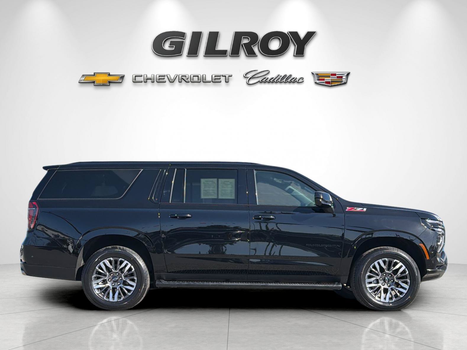 Used 2025 Chevrolet Suburban Z71 AWD/4WD image 2