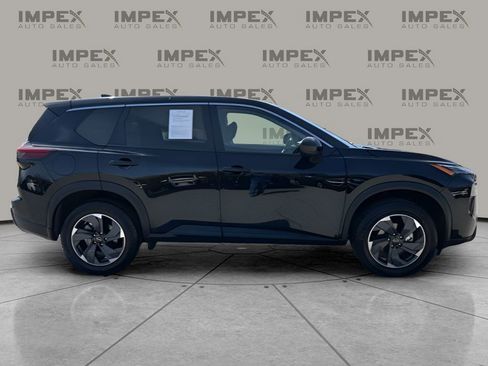 Used 2025 Nissan Rogue SV image 6