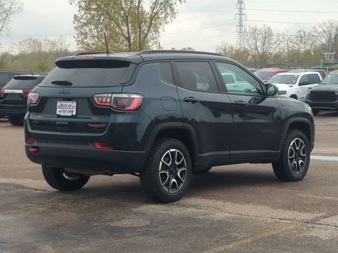 Used 2024 Jeep Compass Trailhawk AWD/4WD image 3