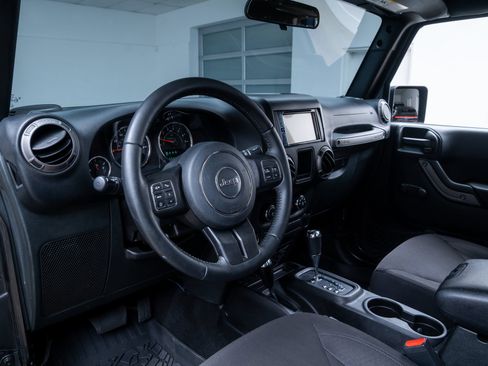 Used 2018 Jeep Wrangler Unlimited Sport w/ Connectivity Group AWD/4WD image 16