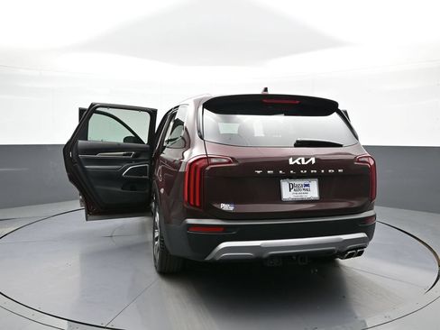 Certified 2022 Kia Telluride EX w/ EX Premium Package FWD image 49