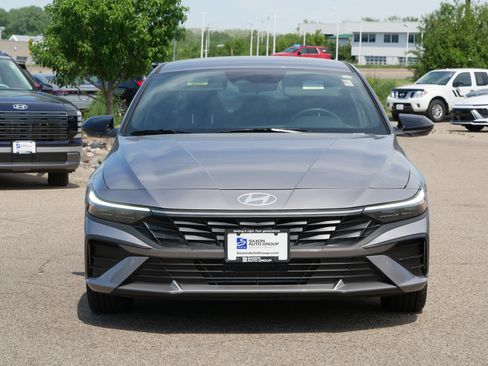 Certified 2025 Hyundai Elantra Sport FWD image 3