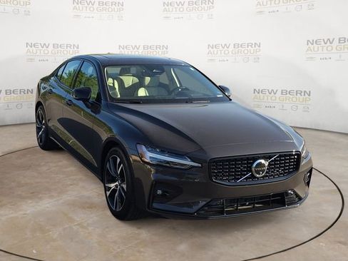 Certified 2025 Volvo S60 B5 Plus FWD image 7