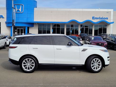Used 2024 Land Rover Range Rover Sport SE image 4