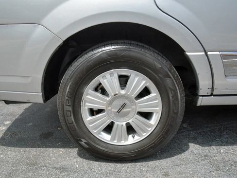 Used 2014 Lincoln Navigator 2WD image 40