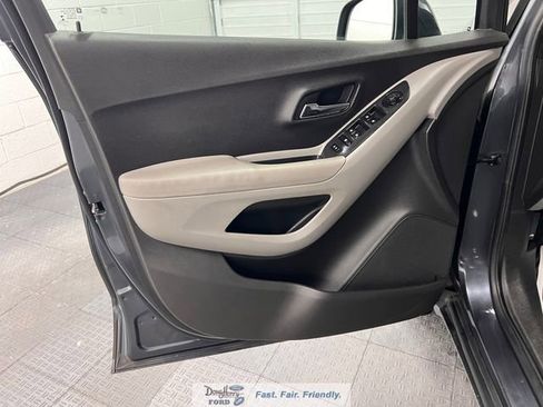 Used 2016 Chevrolet Trax LT w/ LT Convenience Package FWD image 20