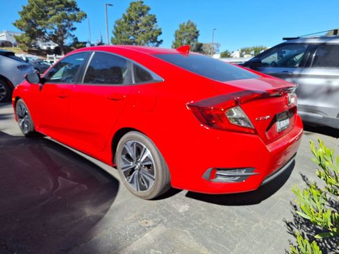 Used 2017 Honda Civic EX-T image 4