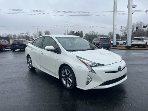 Used 2016 Toyota Prius Three Touring image 2
