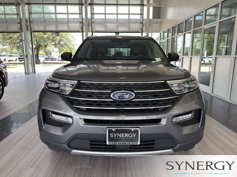 Used 2023 Ford Explorer XLT w/ Equipment Group 202A AWD/4WD image 2