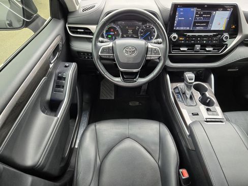 Used 2022 Toyota Highlander Limited image 12