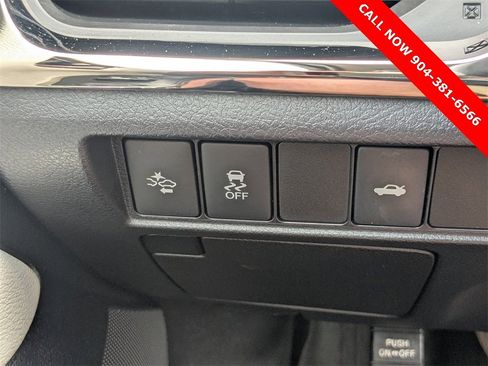 Used 2018 Toyota Avalon XLE Plus image 26