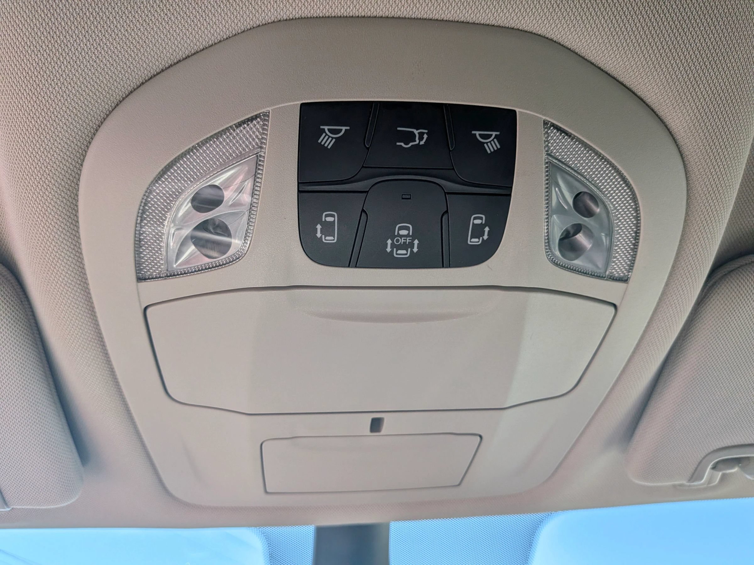 Used 2022 Chrysler Voyager LX FWD image 26