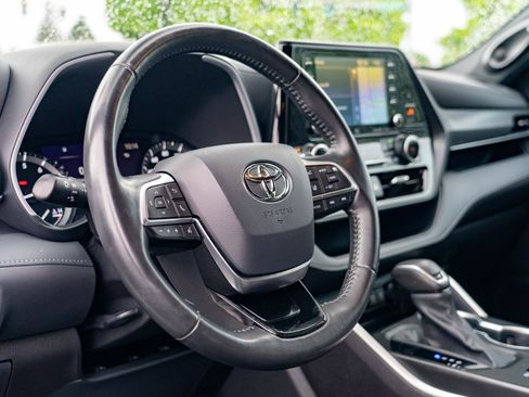 Used 2021 Toyota Highlander XSE AWD/4WD image 15