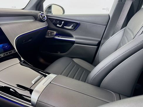 Used 2025 Mercedes-Benz GLC 300 image 26