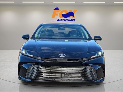 Used 2025 Toyota Camry LE FWD image 3
