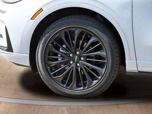 Used 2025 Lincoln Corsair Reserve w/ Equipment Group 202A AWD/4WD image 9