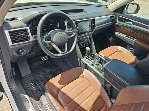 Used 2023 Volkswagen Atlas SEL Premium AWD/4WD image 2