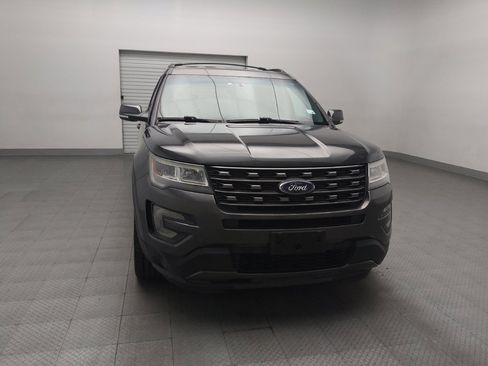 Used 2017 Ford Explorer XLT w/ Equipment Group 202A AWD/4WD image 14