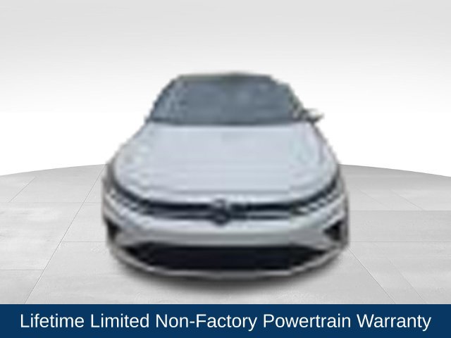 Used 2025 Volkswagen Jetta SE w/ Sunroof Package FWD image 3