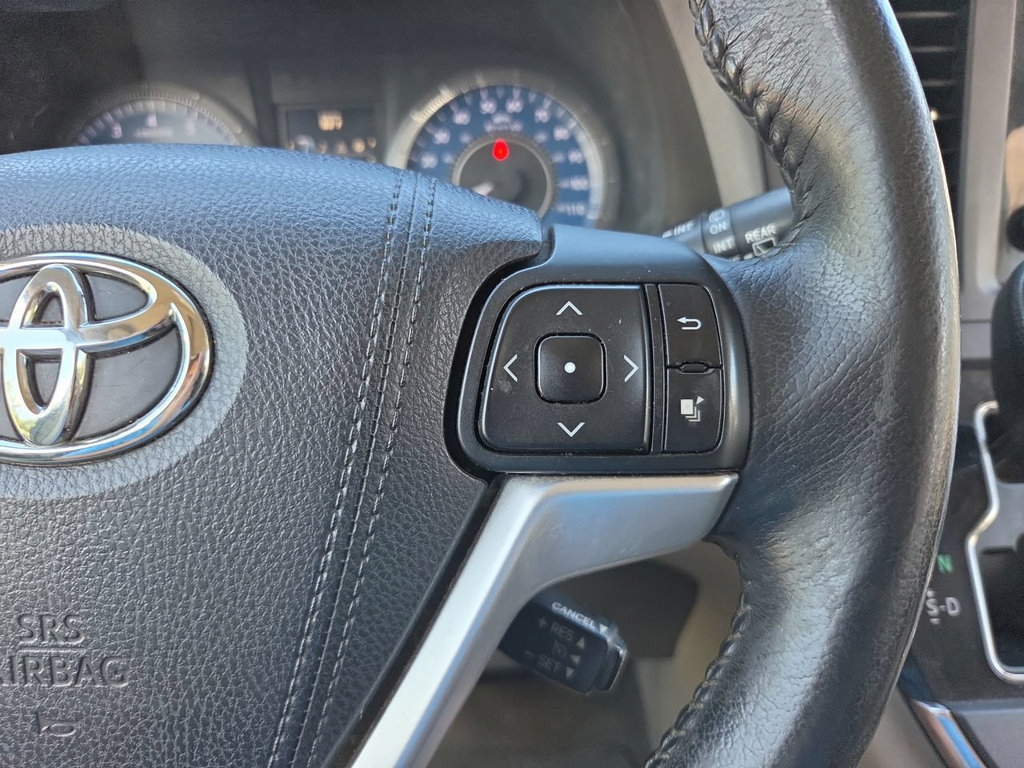 Used 2015 Toyota Sienna XLE FWD image 25