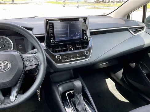 Used 2022 Toyota Corolla LE image 9