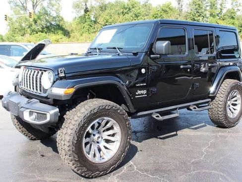 Used 2024 Jeep Wrangler Sahara image 4