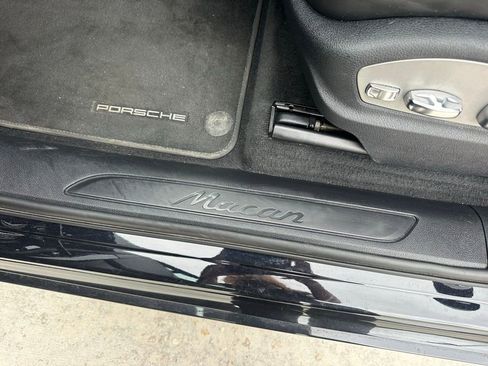 Certified 2023 Porsche Macan AWD/4WD image 22