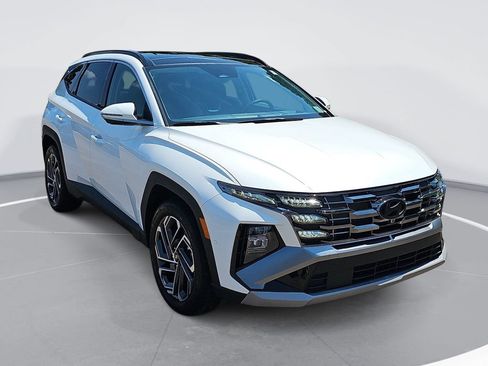 Certified 2025 Hyundai Tucson Limited FWD image 3