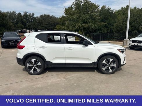 Used 2025 Volvo XC40 B5 Plus AWD/4WD image 4