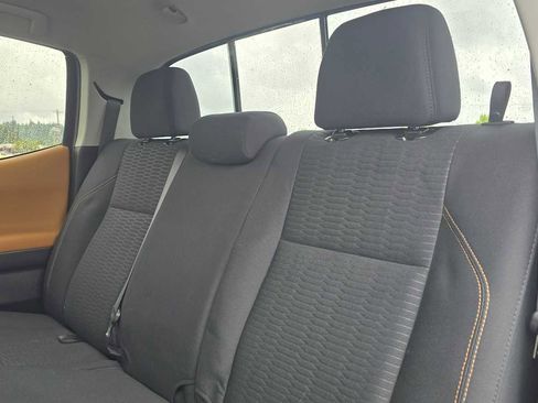 Certified 2018 Toyota Tacoma SR5 AWD/4WD image 19