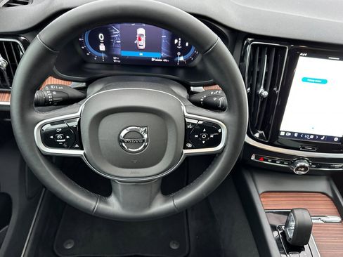 Used 2025 Volvo V60 B5 Cross Country Plus image 14