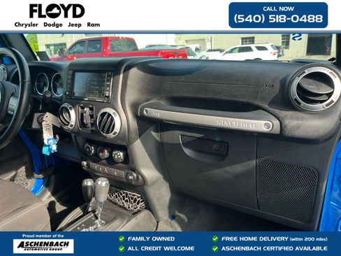 Used 2015 Jeep Wrangler Unlimited Sahara w/ Connectivity Group AWD/4WD image 34