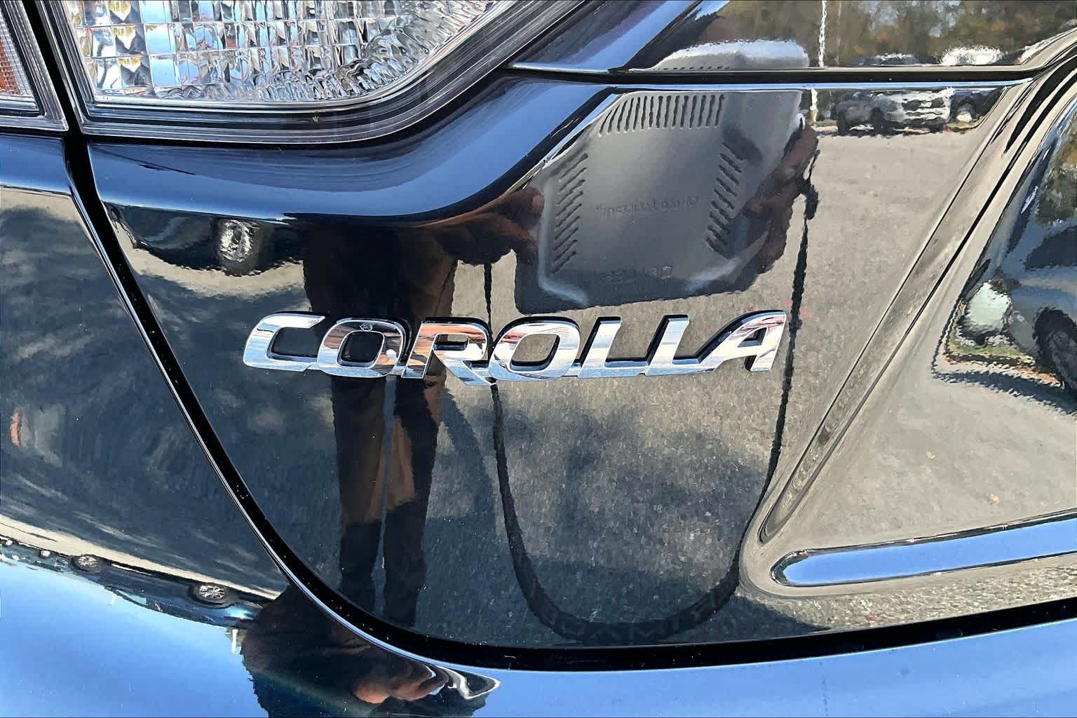 Used 2022 Toyota Corolla LE w/ Carpet Mat Package (TMS) FWD image 30
