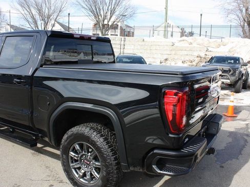 Used 2024 GMC Sierra 1500 AT4X image 9