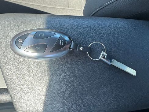 Used 2025 Hyundai Elantra Sport FWD image 12