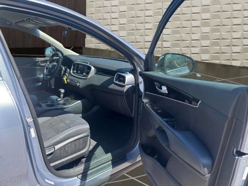 Used 2020 Kia Sorento AWD V6 image 12