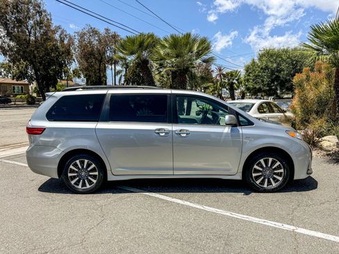 Used 2019 Toyota Sienna XLE w/ XLE Navigation Package AWD/4WD image 16