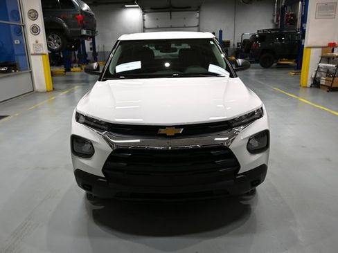 Used 2023 Chevrolet TrailBlazer LS image 2