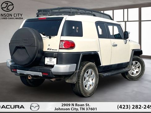 Used 2010 Toyota FJ Cruiser 4WD image 2