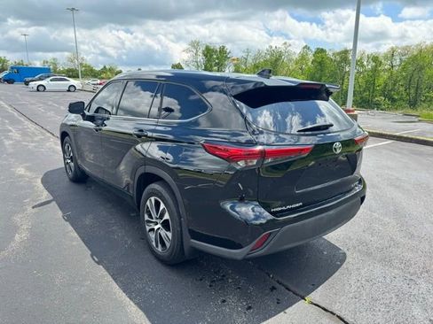 Used 2021 Toyota Highlander XLE AWD/4WD image 5