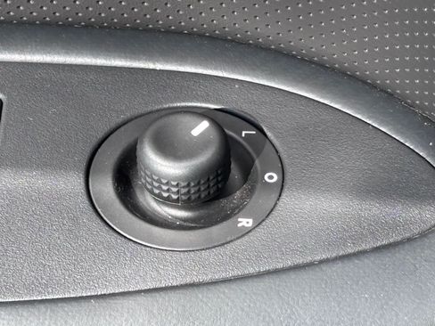 Used 2009 Dodge Challenger R/T RWD image 22