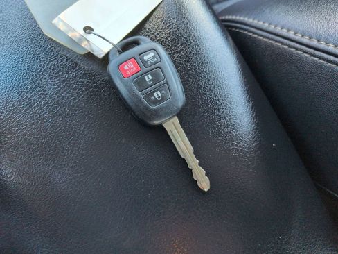 Used 2014 Toyota Camry SE image 29