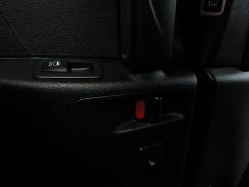 Used 2025 Chrysler Pacifica Limited FWD image 28