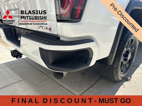 Used 2025 GMC Sierra 2500 AT4 AWD/4WD image 8