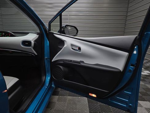 Used 2017 Toyota Prius Prime Premium FWD image 32