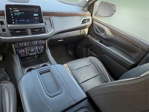 Certified 2022 Chevrolet Suburban High Country image 16